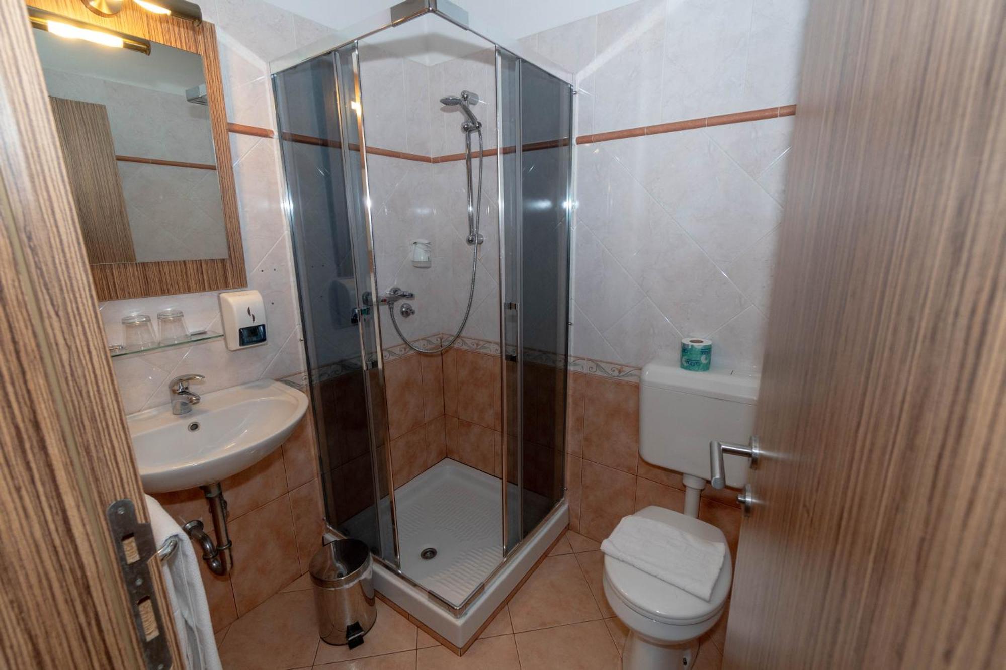 נובה גוריקה Hotel Paquito מראה חיצוני תמונה